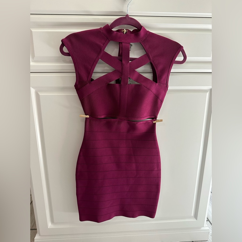 XS bebe Body con Bandage Dress Raspberry Color Sort with Side, Neck, & Back cuts